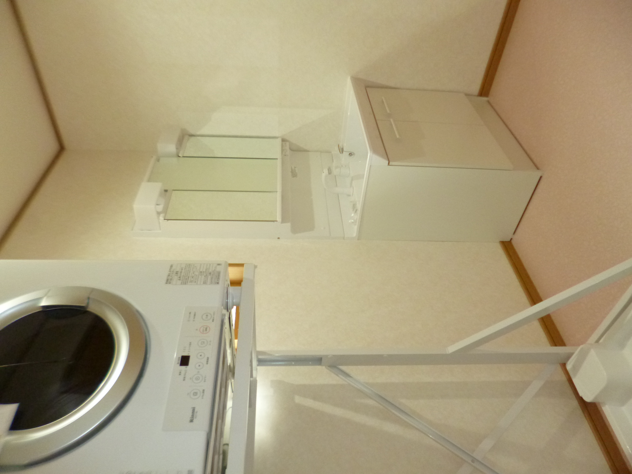 洗面脱衣室に設置してあるガス衣類乾燥機の写真